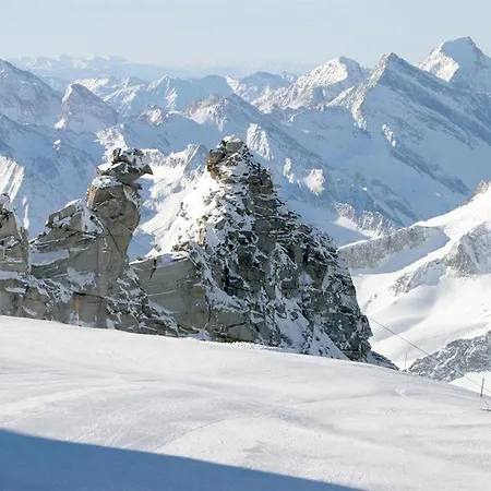 Aue, Apartamento Tux